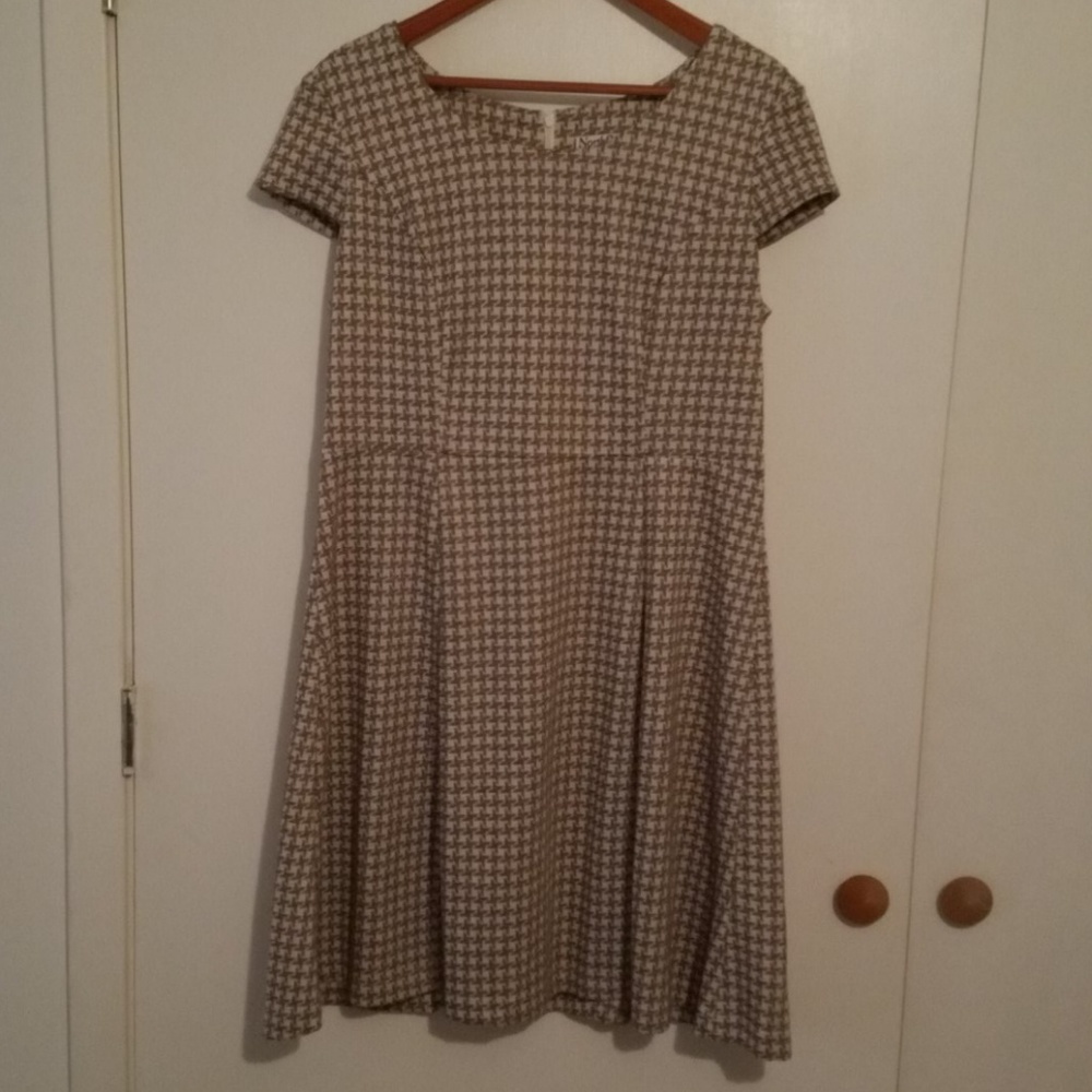 North Style Dress with Cap Sleeve.  Size: 14